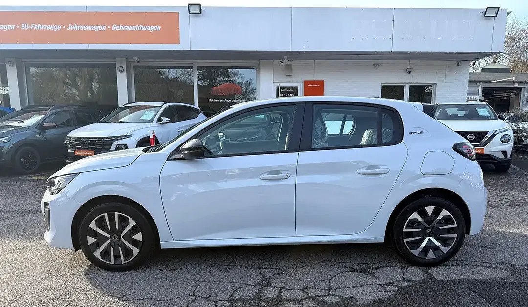 Peugeot 208 - Thumbnail 5