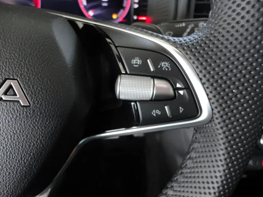Skoda Karoq - Thumbnail 7
