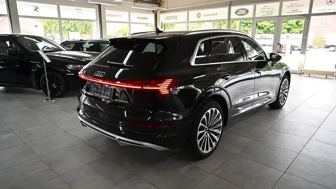 Audi e-tron - Thumbnail 8