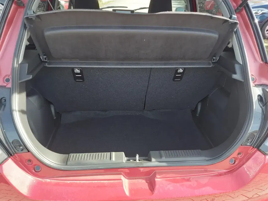 Suzuki Swift - Thumbnail 9