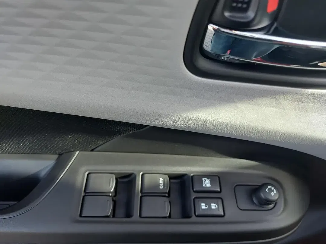 Suzuki Swift - Thumbnail 13