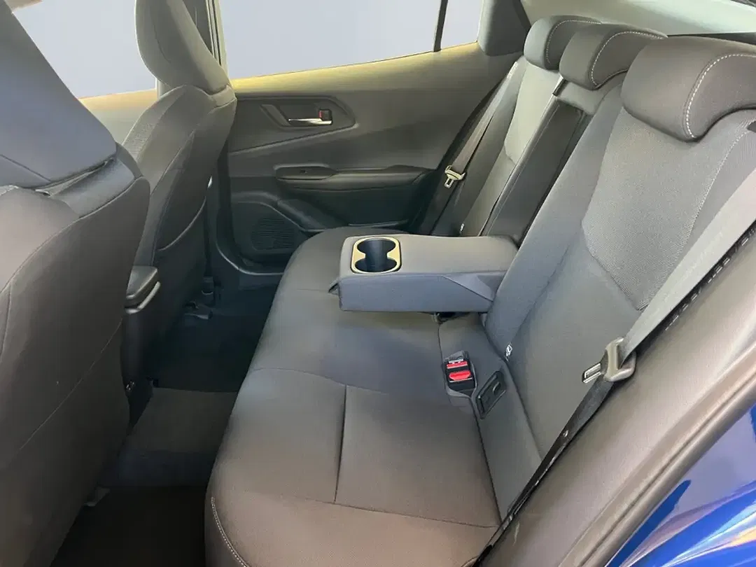 Toyota Prius - Thumbnail 8
