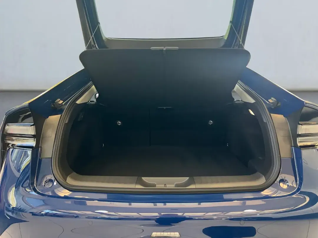 Toyota Prius - Thumbnail 10
