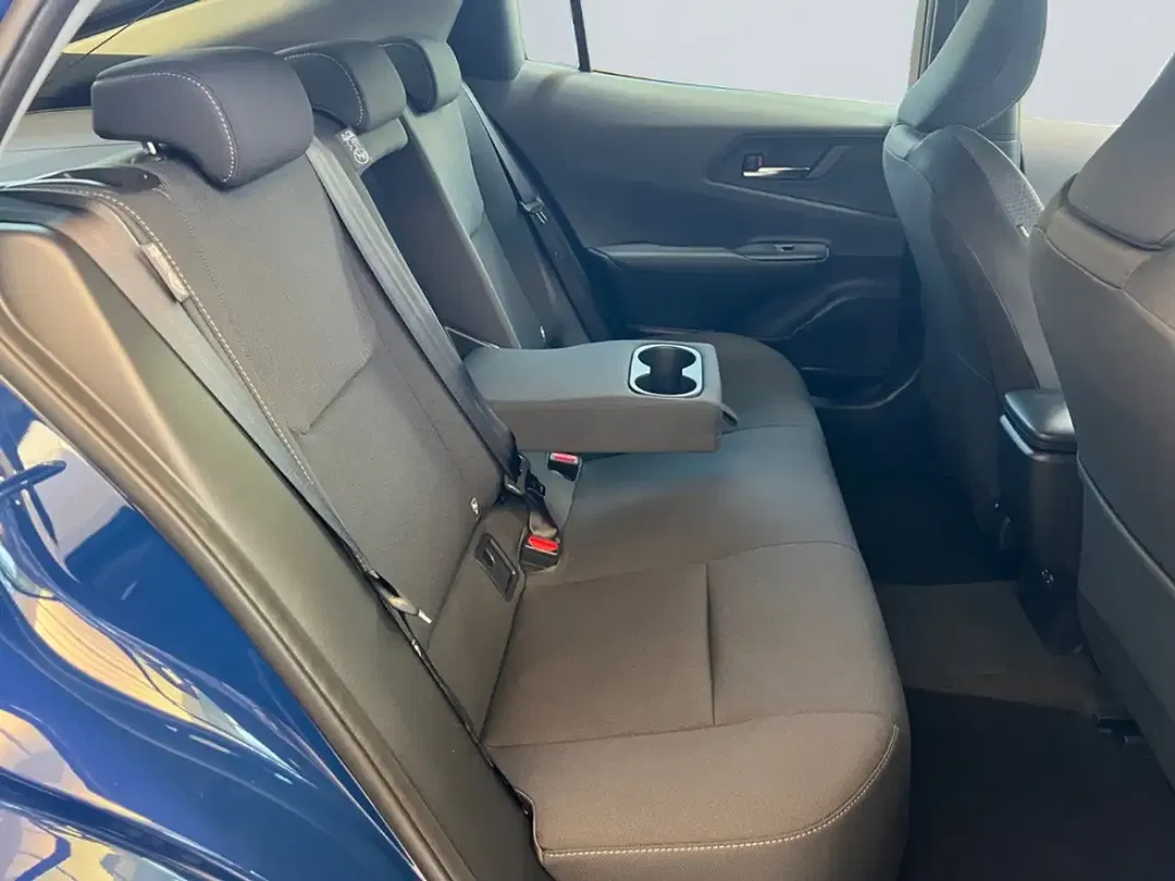 Toyota Prius - Thumbnail 11