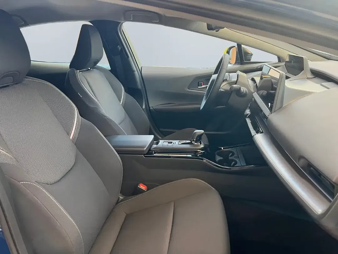 Toyota Prius - Thumbnail 12