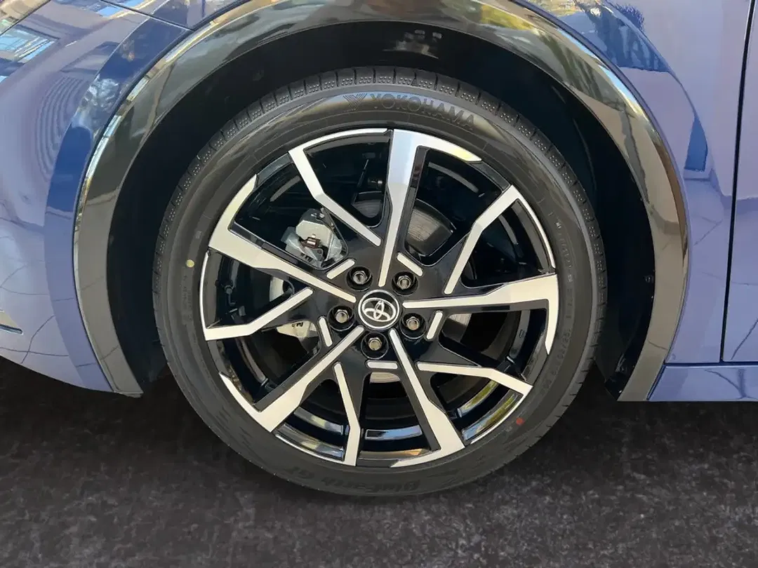 Toyota Prius - Thumbnail 13