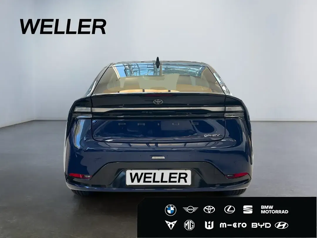 Toyota Prius - Thumbnail 5