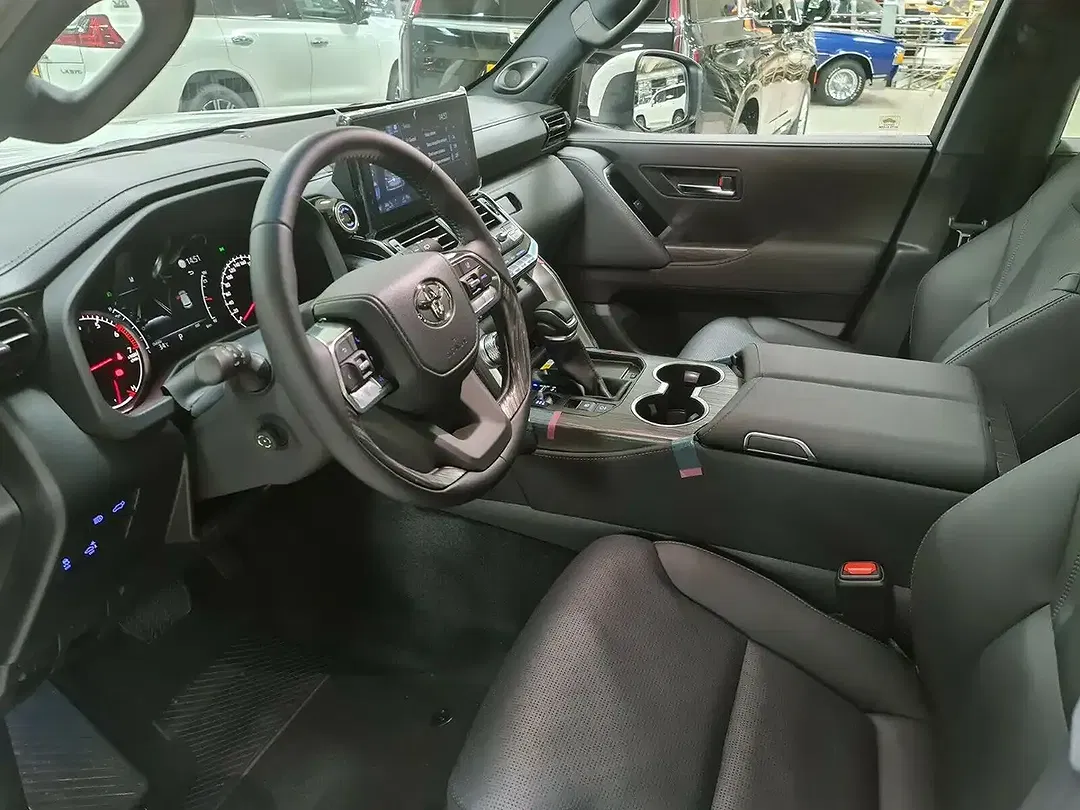 Toyota Land Cruiser - Thumbnail 10