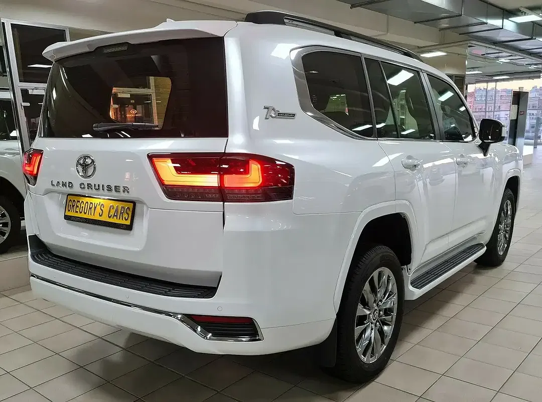Toyota Land Cruiser - Thumbnail 6