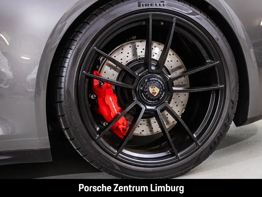 Porsche 992 - Thumbnail 6