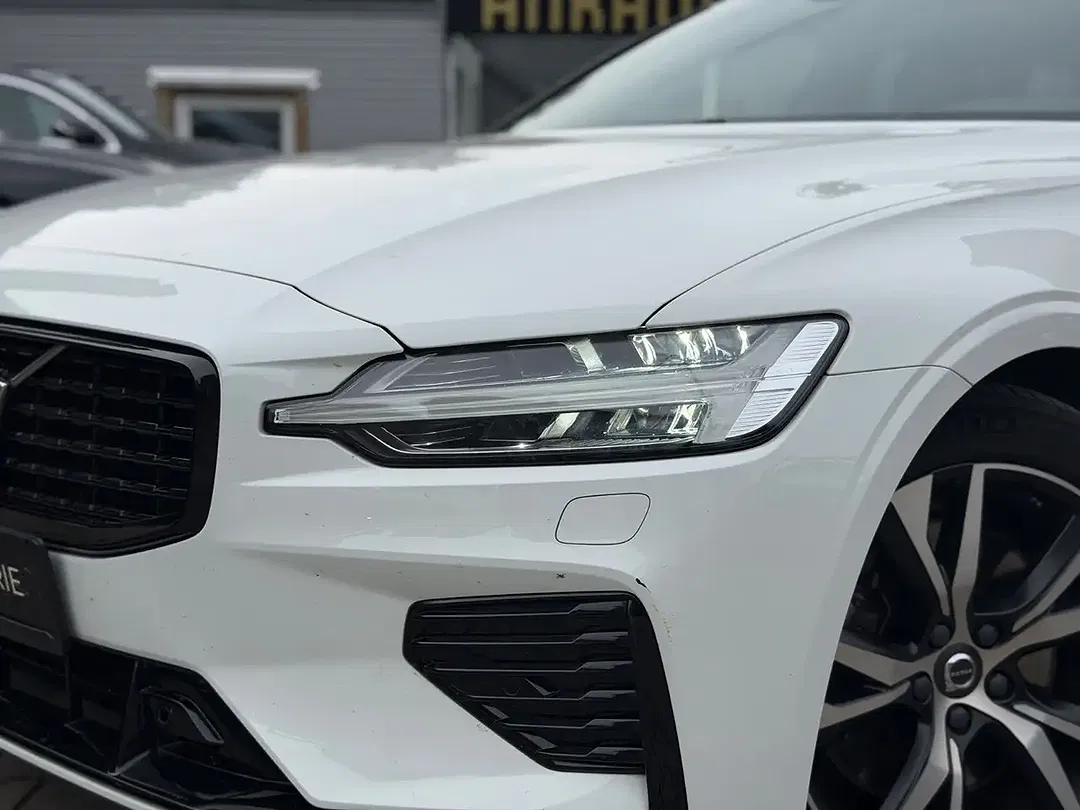 Volvo V60 - Thumbnail 2