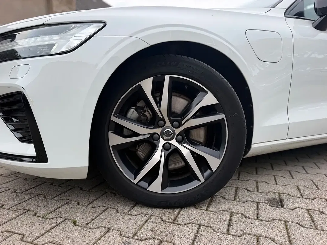 Volvo V60 - Thumbnail 3