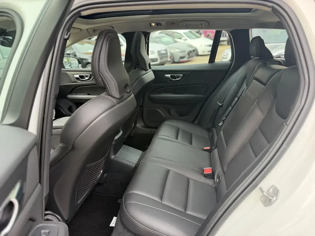 Volvo V60 - Thumbnail 31
