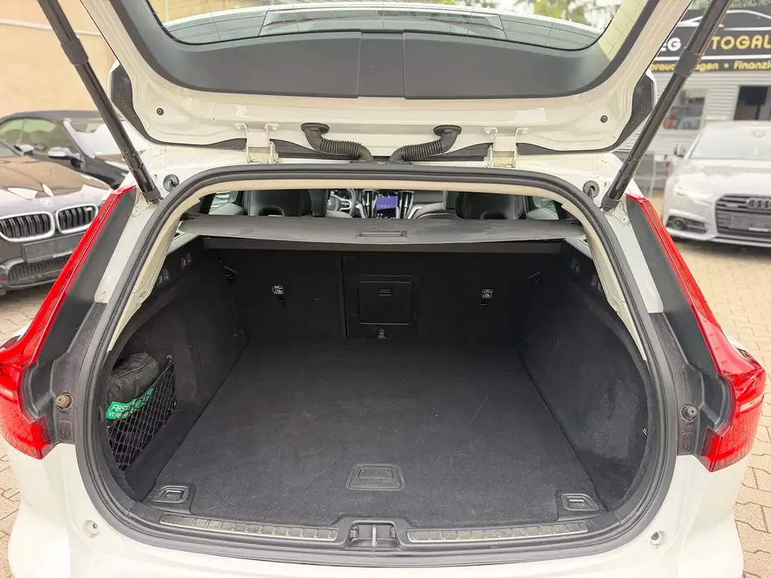 Volvo V60 - Thumbnail 35