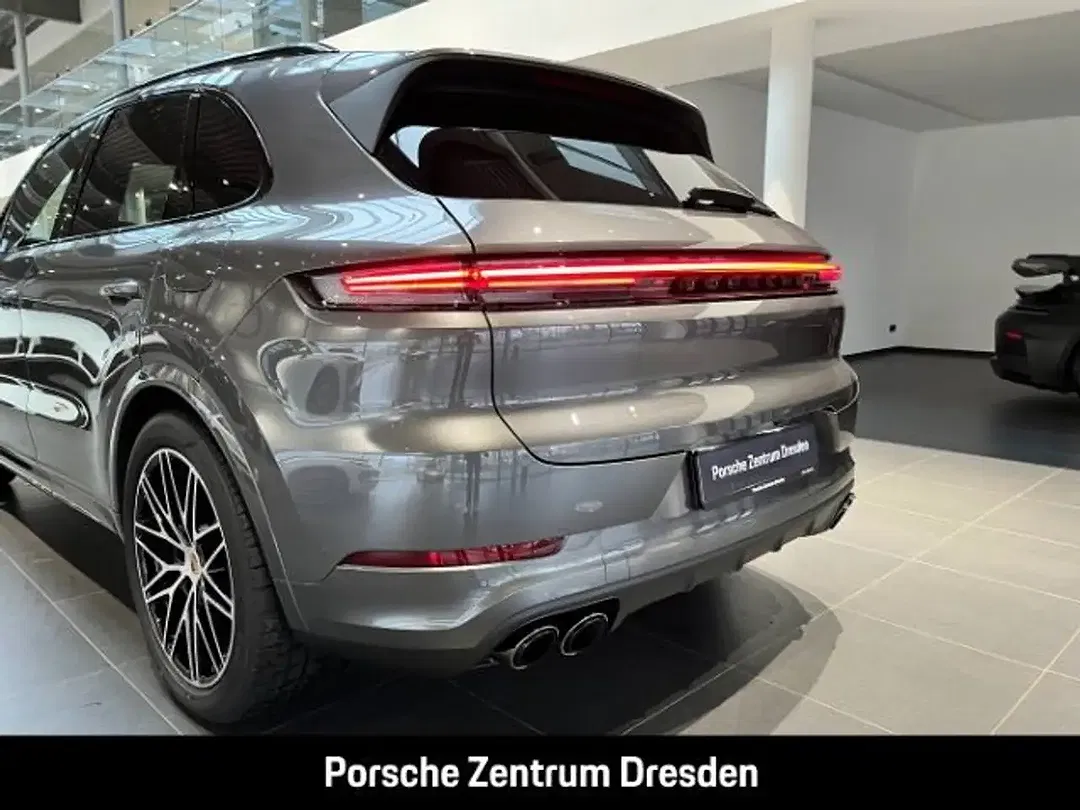Porsche Cayenne - Thumbnail 13