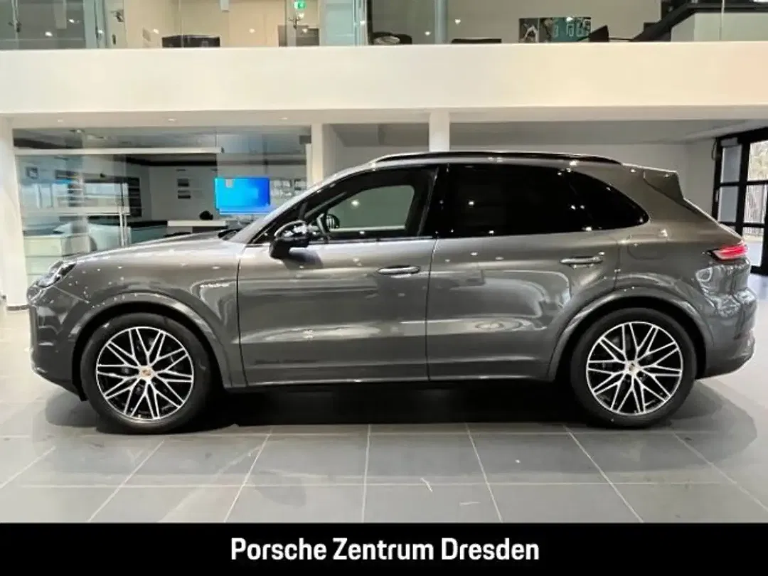 Porsche Cayenne - Thumbnail 2