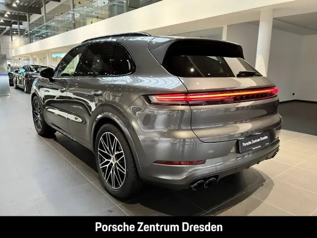 Porsche Cayenne - Thumbnail 3