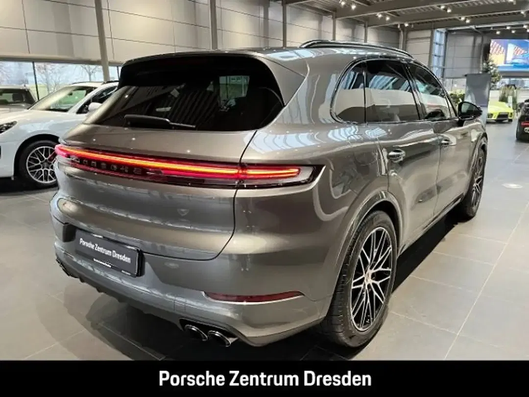 Porsche Cayenne - Thumbnail 8
