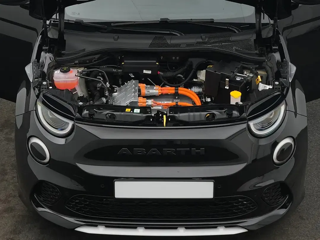 Abarth 500e - Thumbnail 5