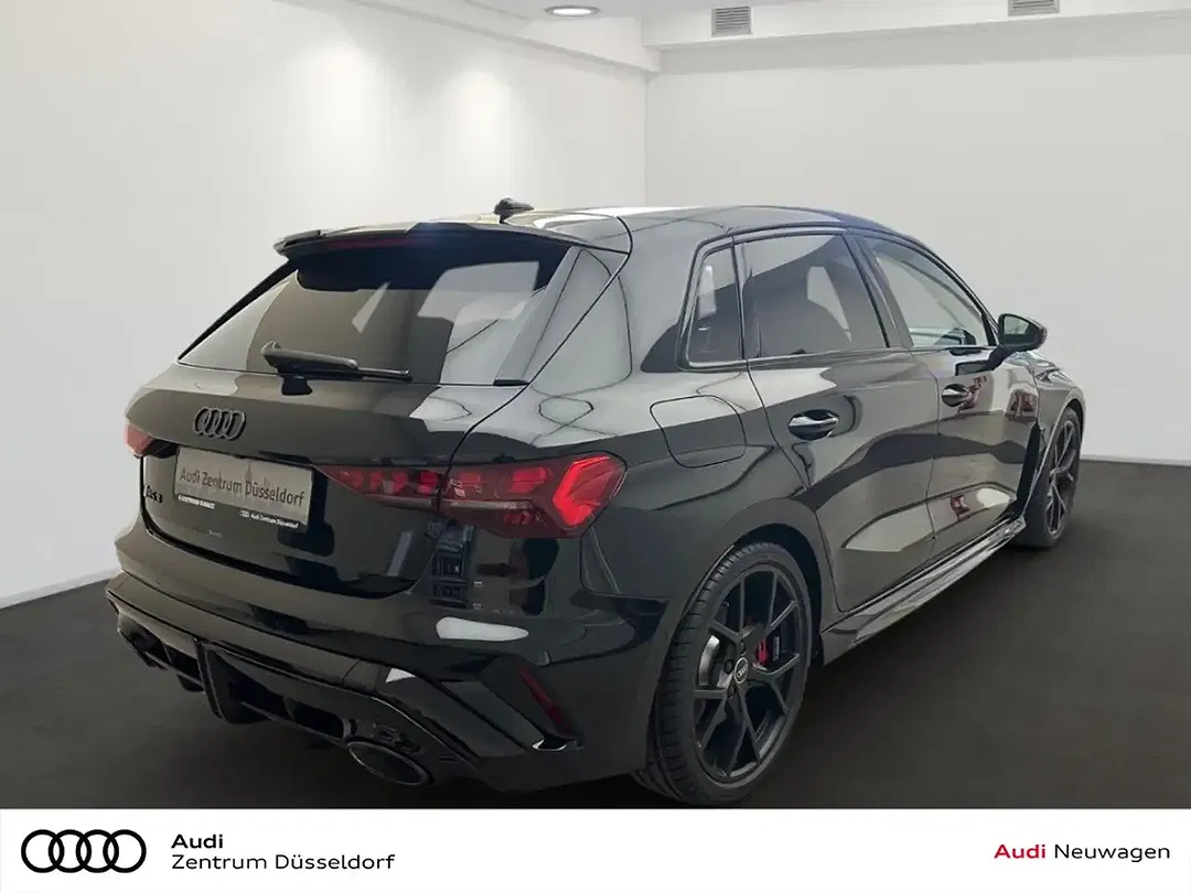 Audi RS3 - Thumbnail 3