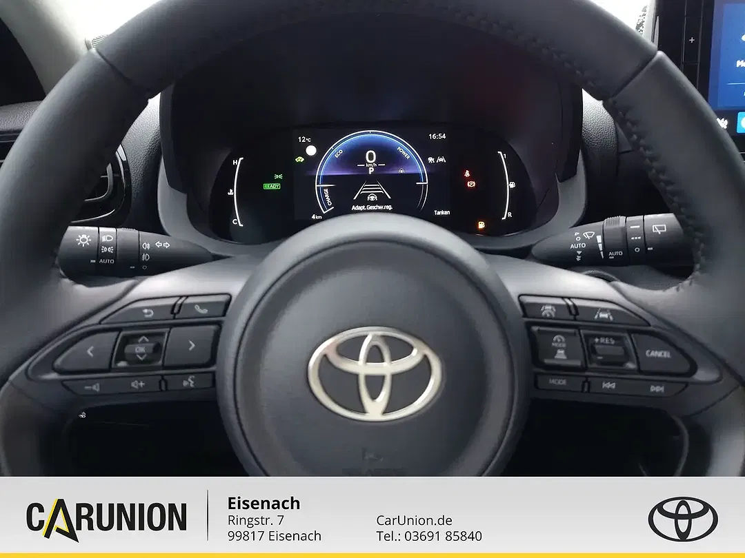 Toyota Yaris - Thumbnail 11