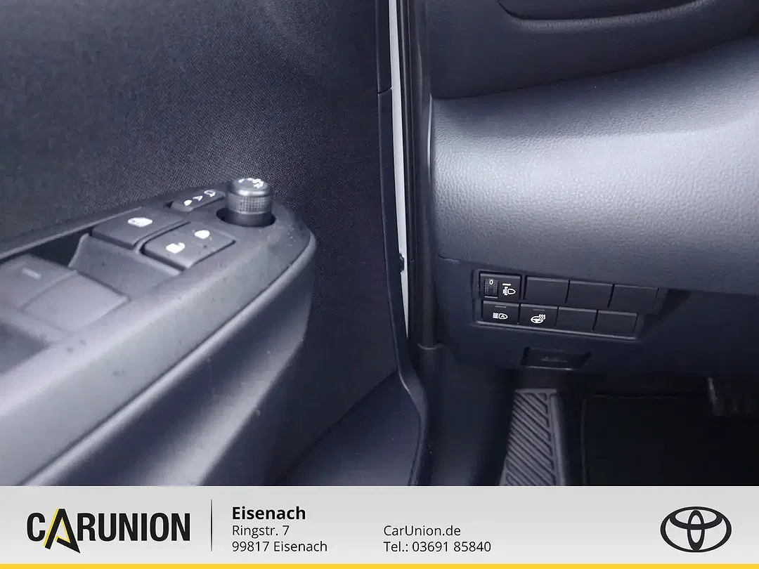 Toyota Yaris - Thumbnail 12