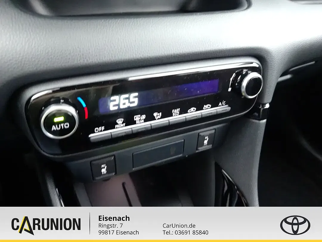 Toyota Yaris - Thumbnail 13