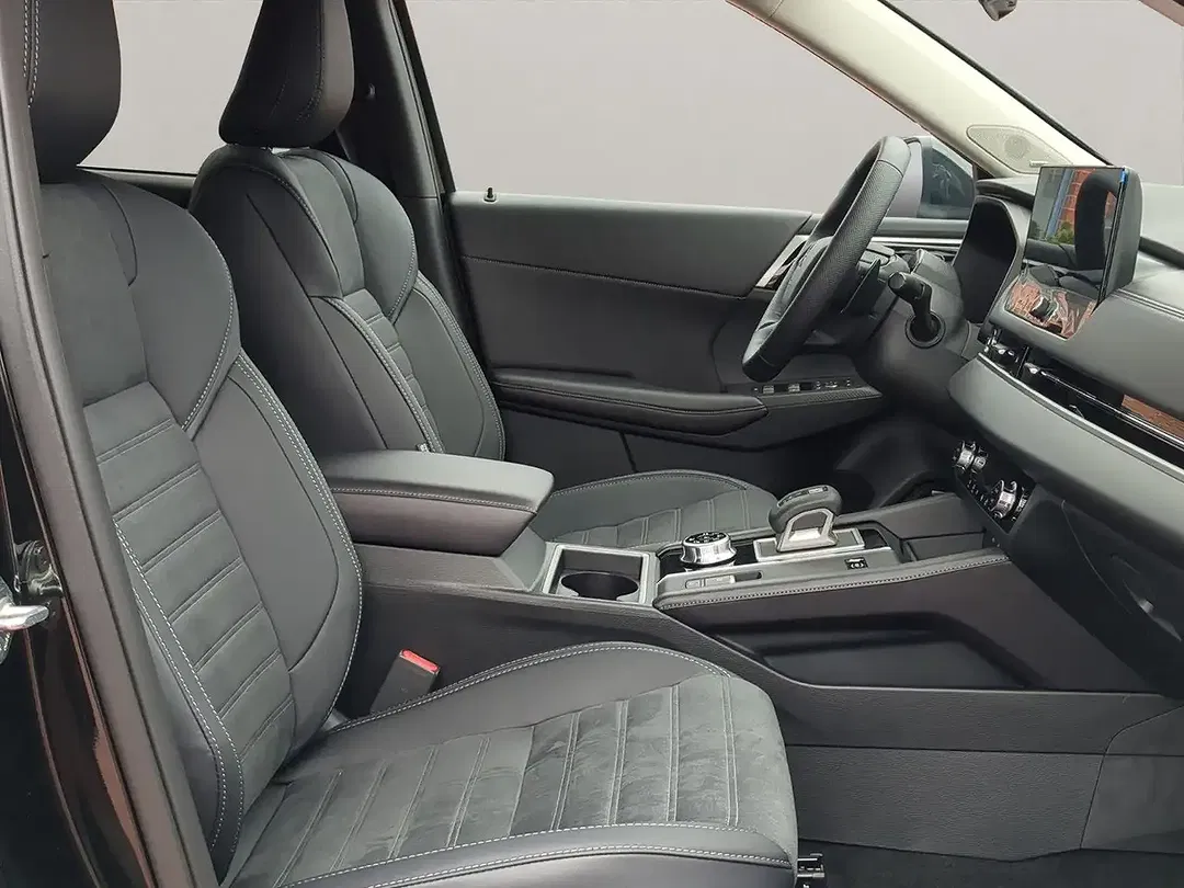Mitsubishi Outlander - Thumbnail 16