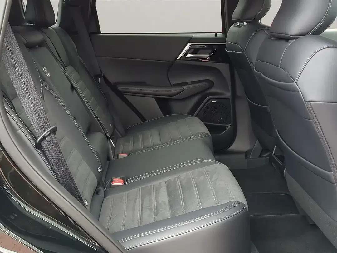 Mitsubishi Outlander - Thumbnail 17