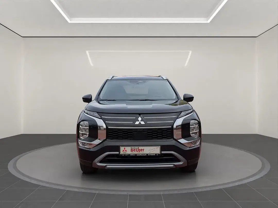 Mitsubishi Outlander - Thumbnail 2