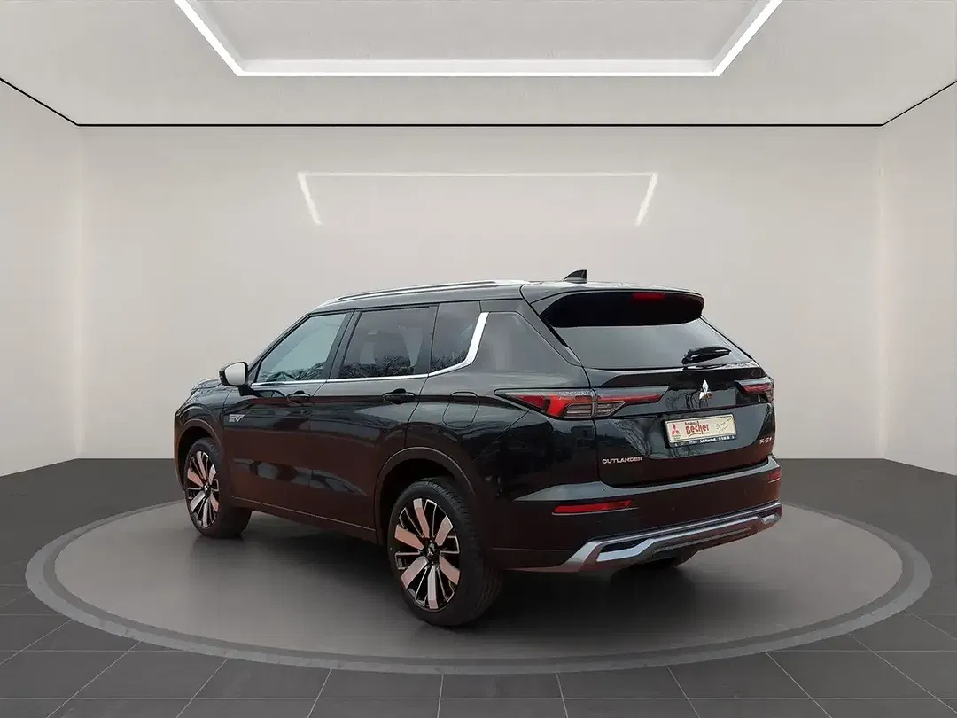 Mitsubishi Outlander - Thumbnail 4