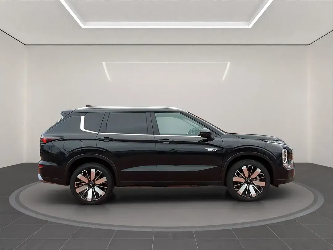 Mitsubishi Outlander - Thumbnail 8