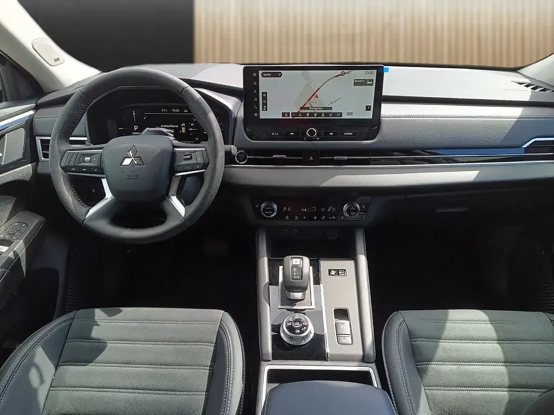 Mitsubishi Outlander - Thumbnail 11