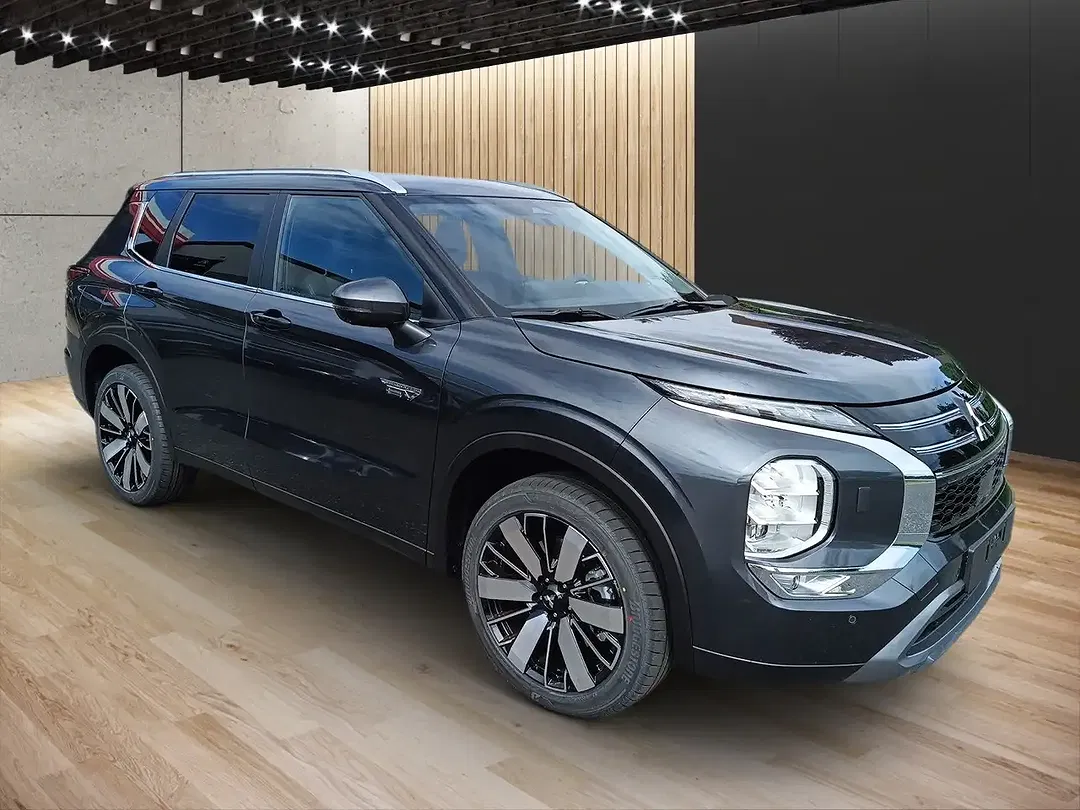 Mitsubishi Outlander - Thumbnail 2