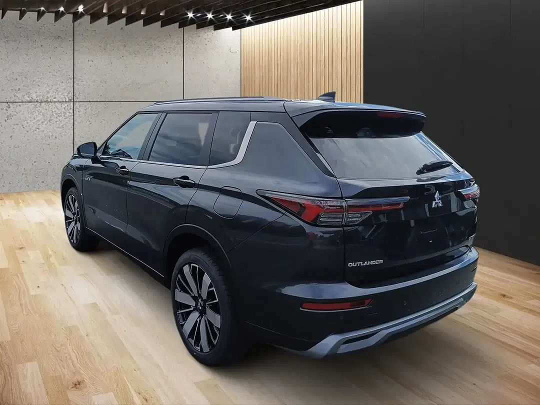 Mitsubishi Outlander - Thumbnail 4