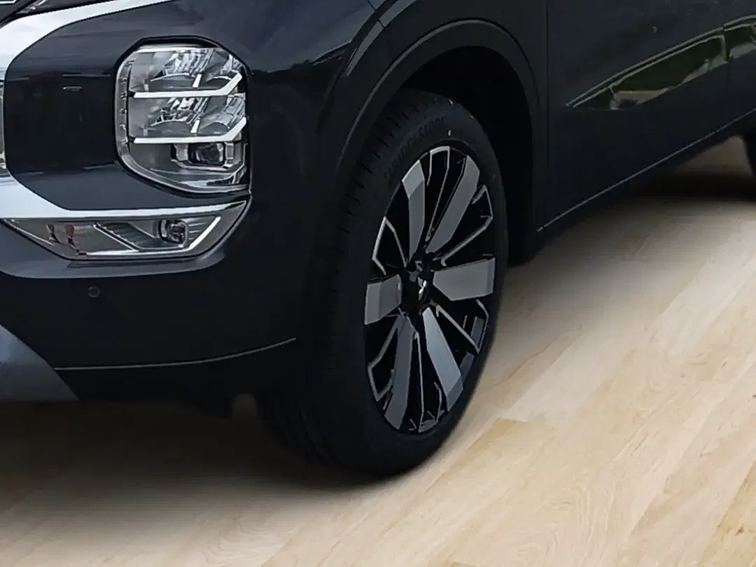 Mitsubishi Outlander - Thumbnail 5