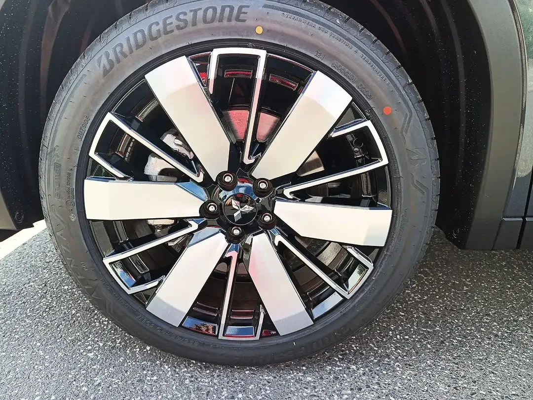Mitsubishi Outlander - Thumbnail 6