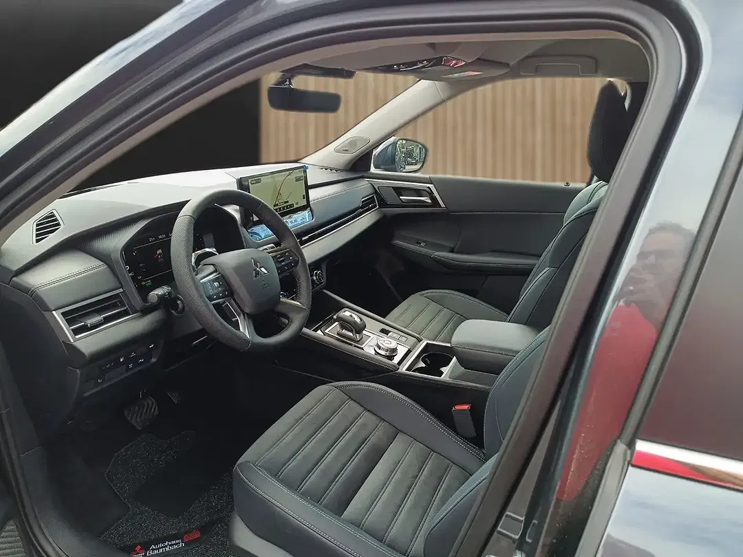 Mitsubishi Outlander - Thumbnail 8