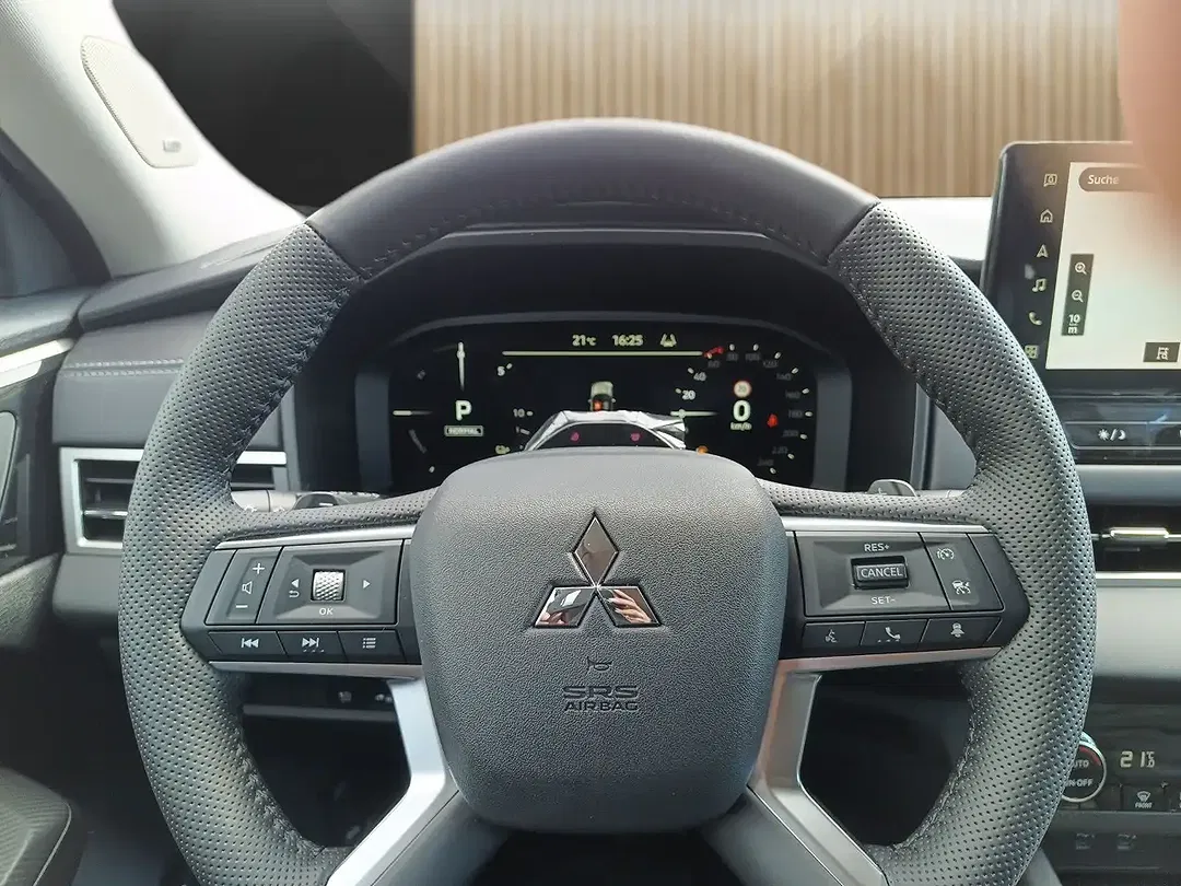 Mitsubishi Outlander - Thumbnail 9