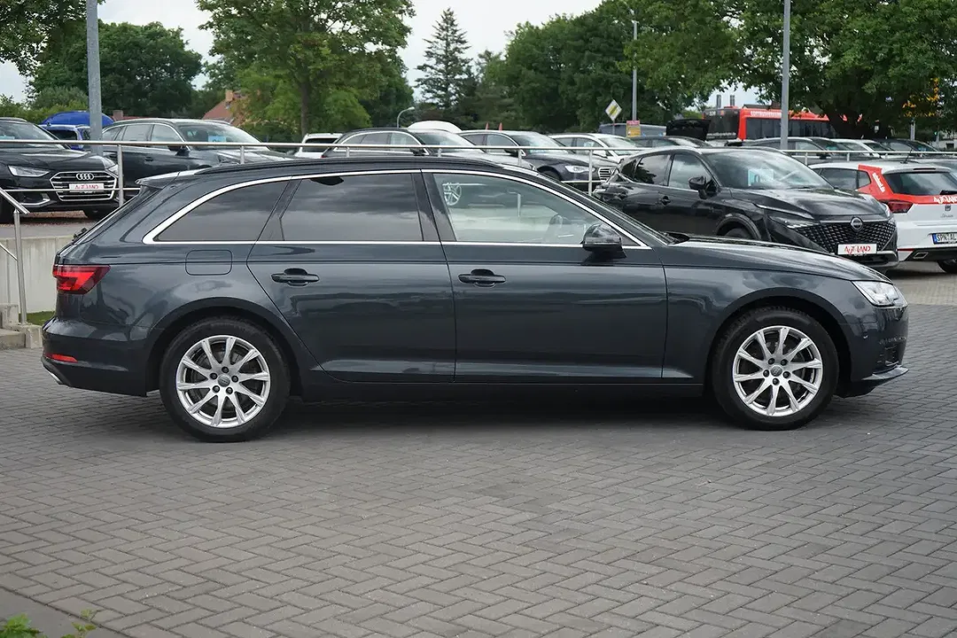 Audi A4 - Thumbnail 4