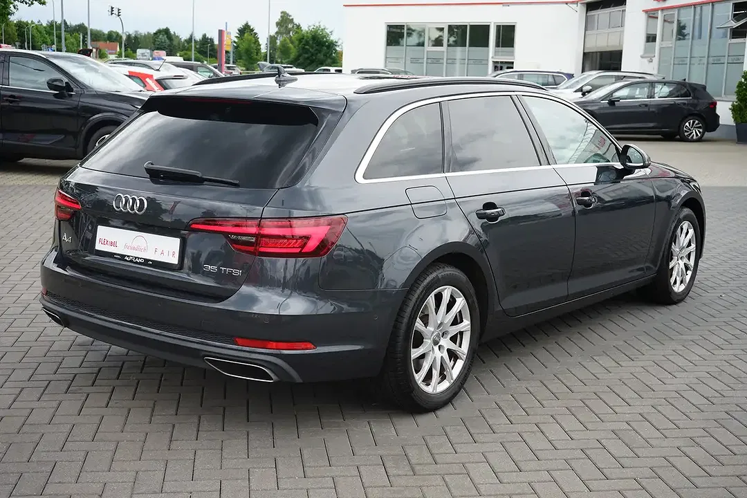 Audi A4 - Thumbnail 5