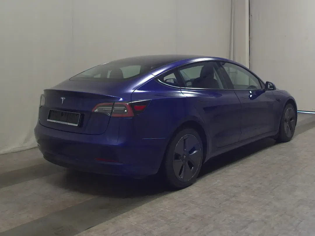 Tesla Model 3 - Thumbnail 4