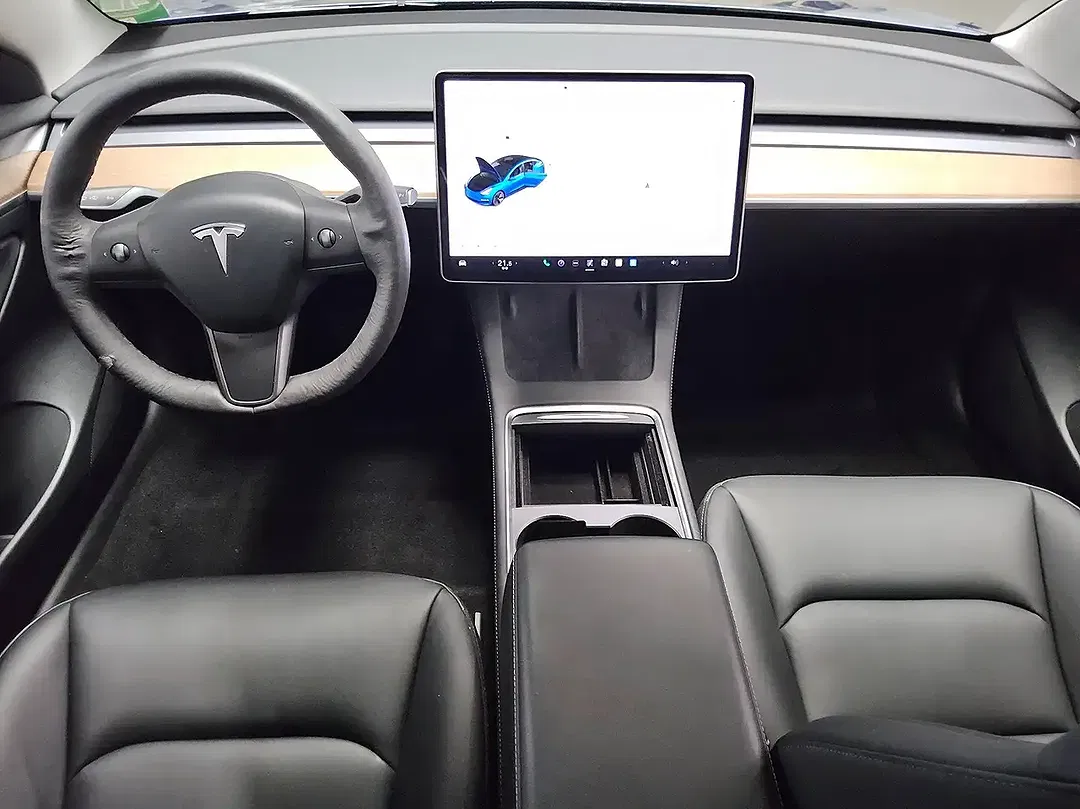 Tesla Model 3 - Thumbnail 5