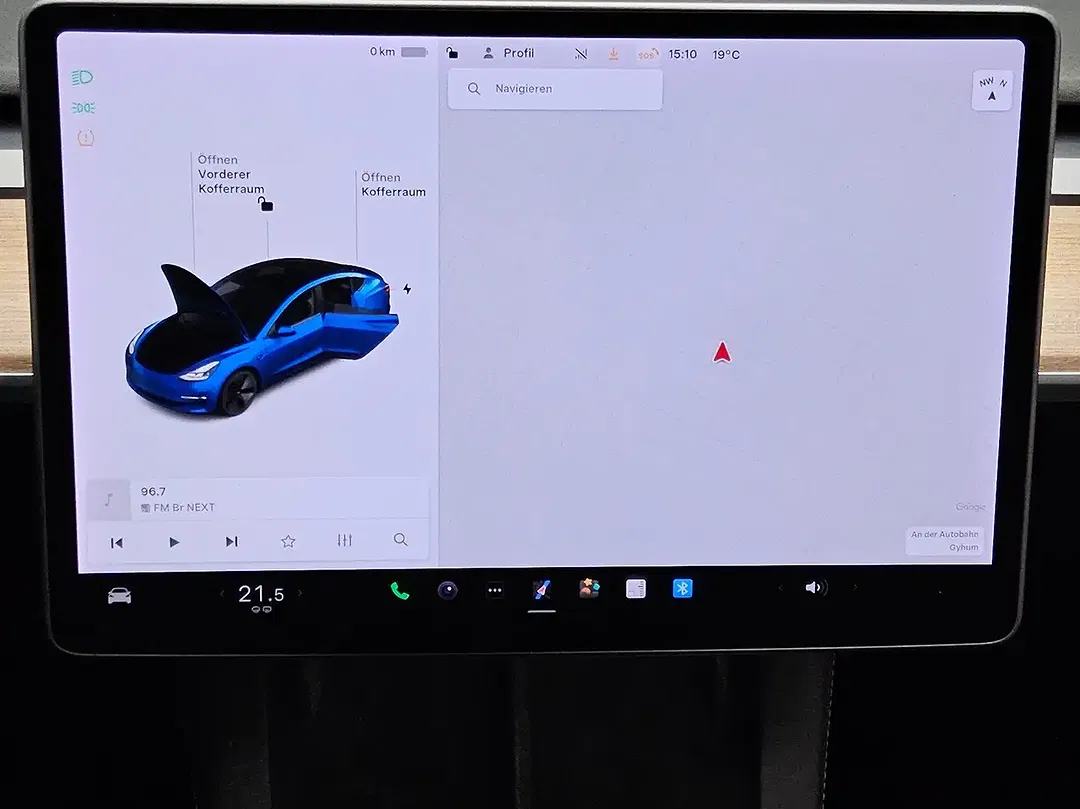 Tesla Model 3 - Thumbnail 7
