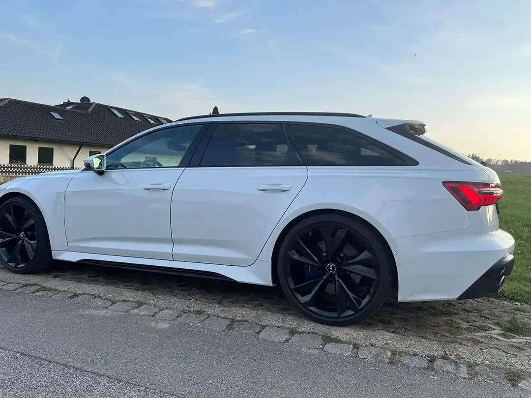 Audi RS6 - Thumbnail 2