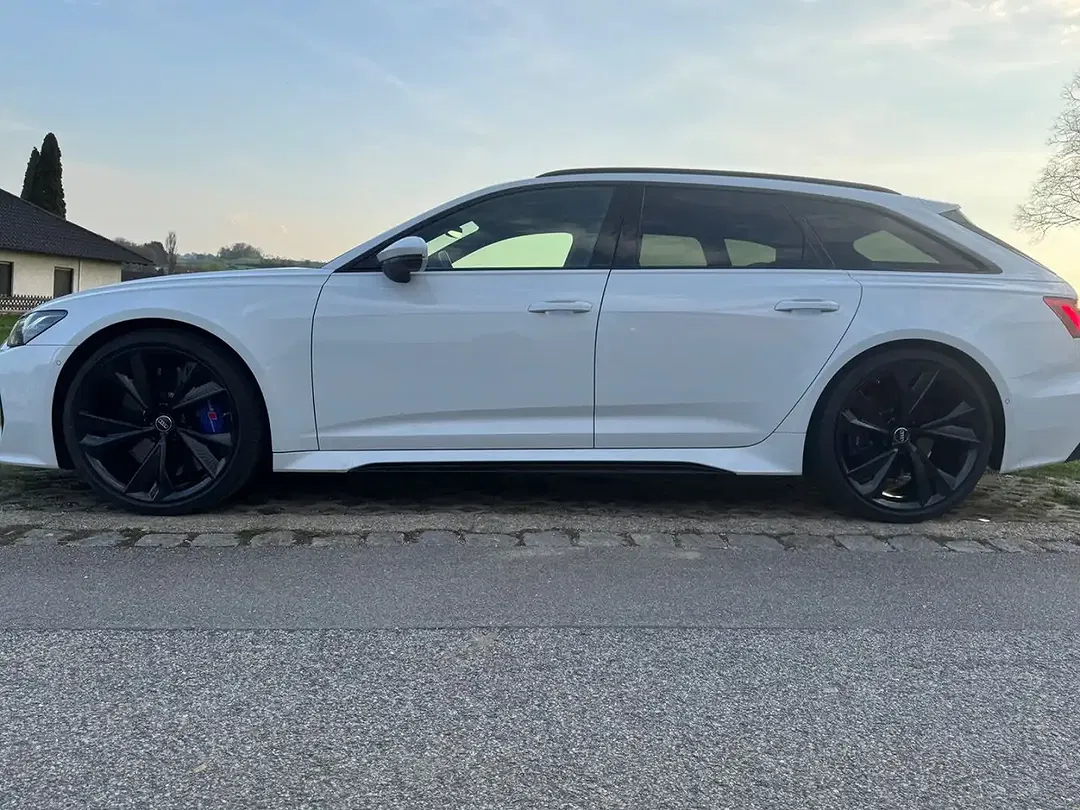 Audi RS6 - Thumbnail 3