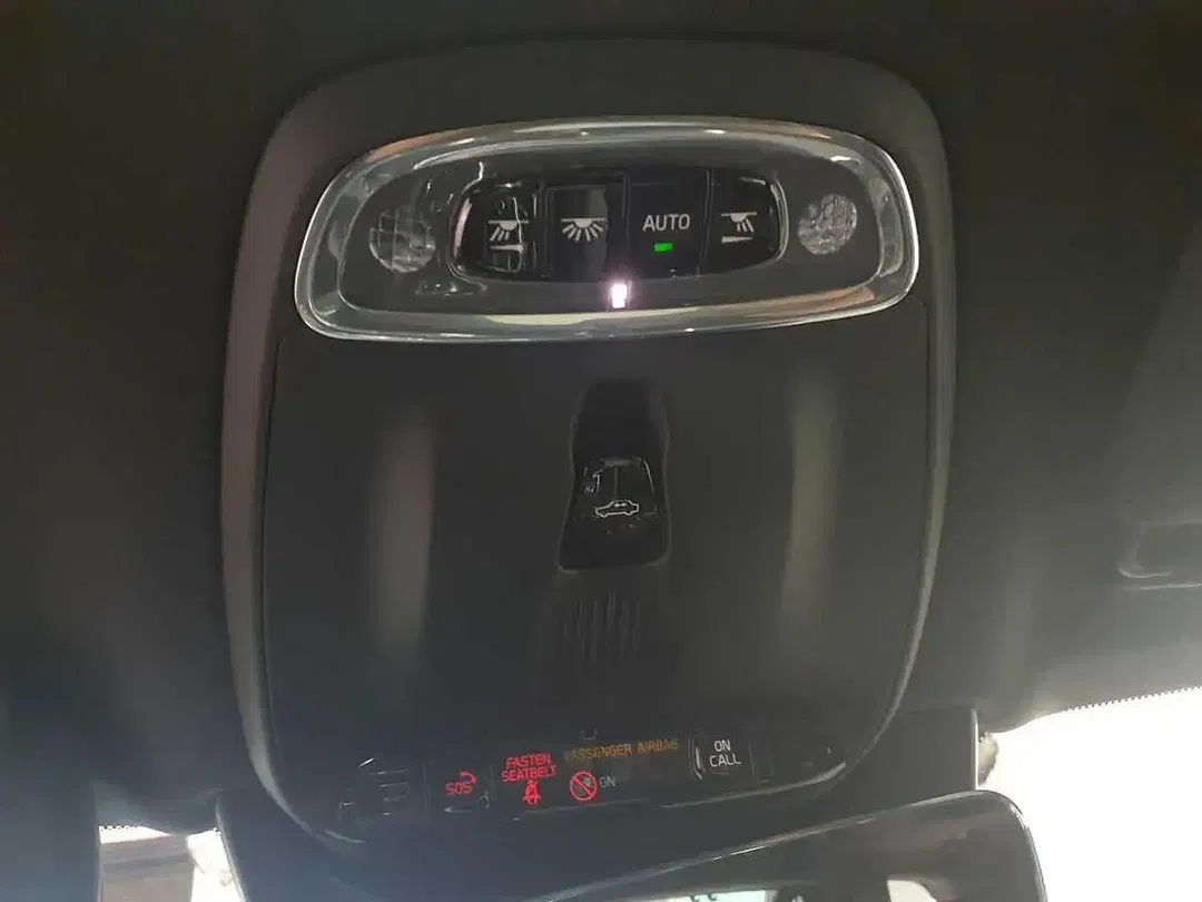 Volvo XC90 - Thumbnail 12
