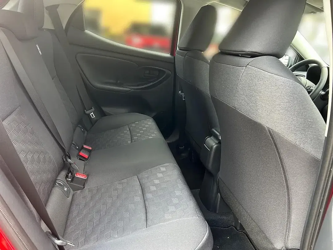 Toyota Yaris - Thumbnail 13