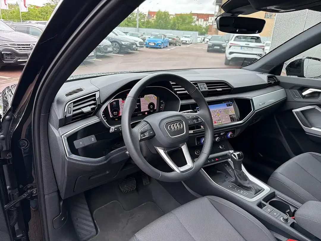 Audi Q3 - Thumbnail 11