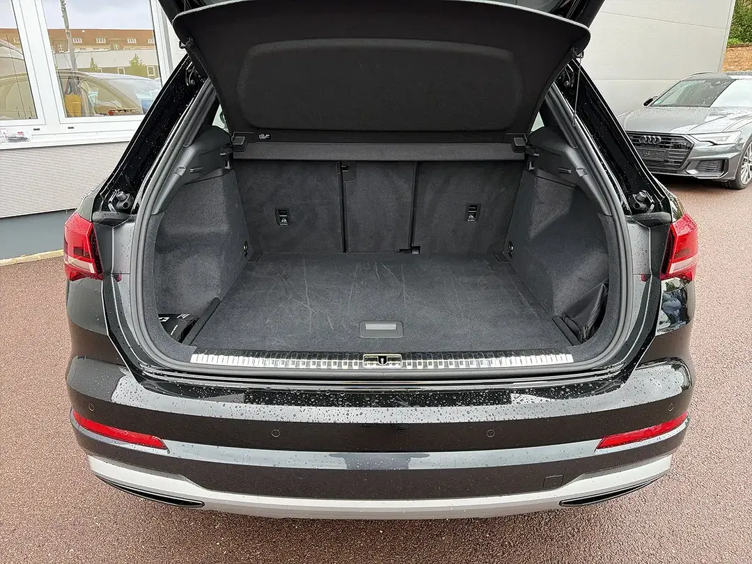 Audi Q3 - Thumbnail 8